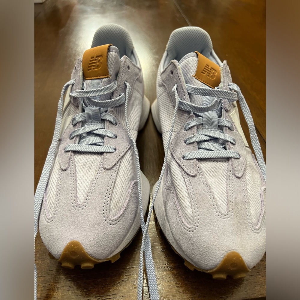 New Balance 327 women’s sneaker